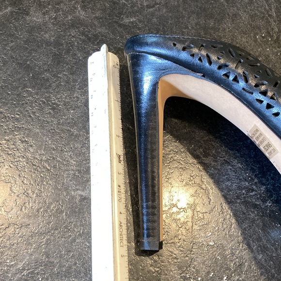 Women’s Vince Camuto Jaso black leather stiletto shoes size 9 - Picture 11 of 11